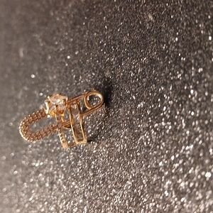 Elegant Gold-Tone Women's Earcuff